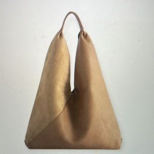 Shiraleah Tan Arden Tote with Magnetic Snap Closure and Inner Zip Pocket NWT